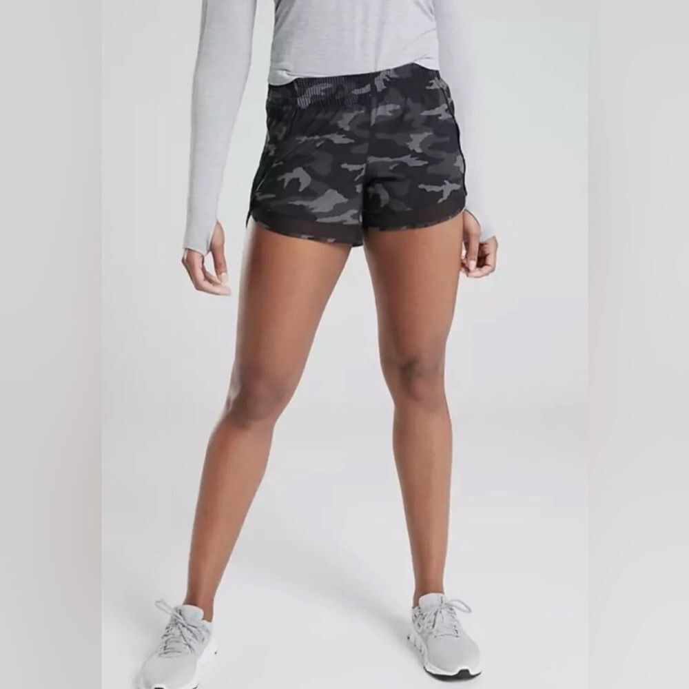 Athleta Printed Mesh Racer Run Lined 4” Black Camo Shorts L EUC